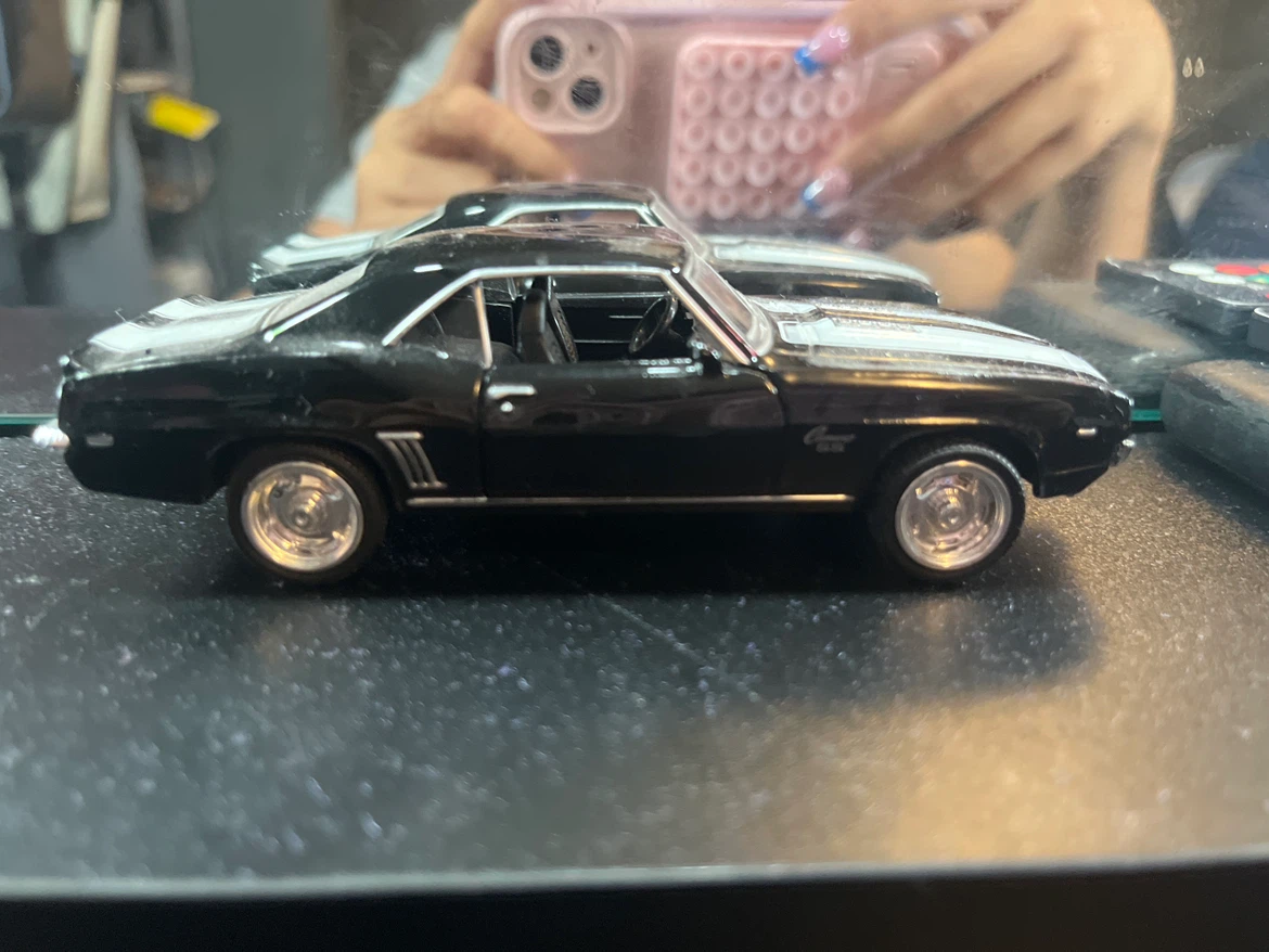 Black 1969 Camaro SS Diecast Model Car - photo 3