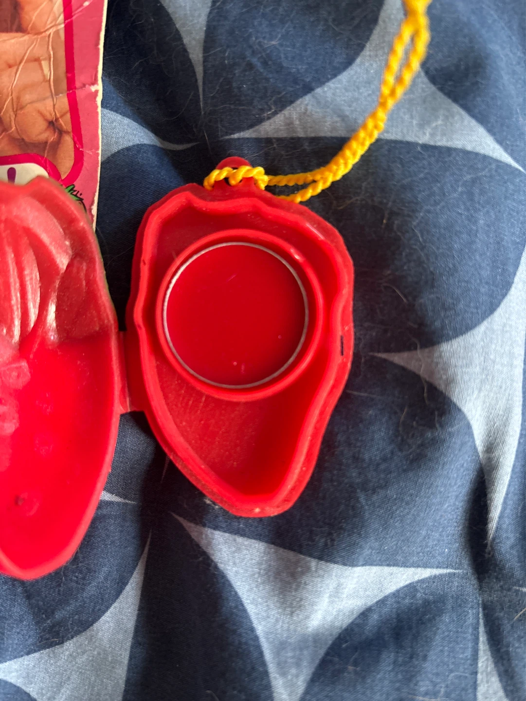 ⚽️80s Princess Play Strawberry Lip Gloss Locket - photo 4