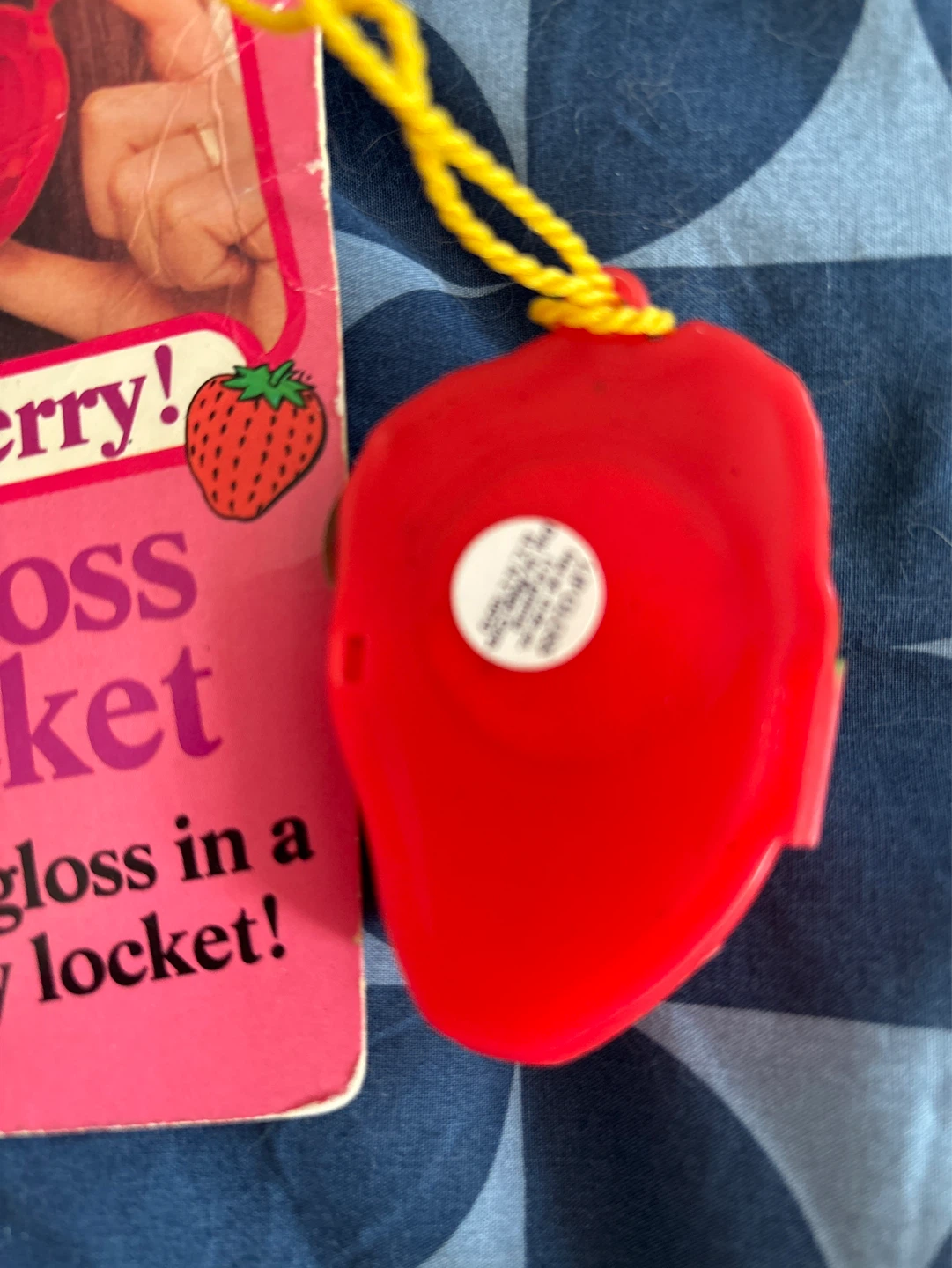 ⚽️80s Princess Play Strawberry Lip Gloss Locket - photo 3