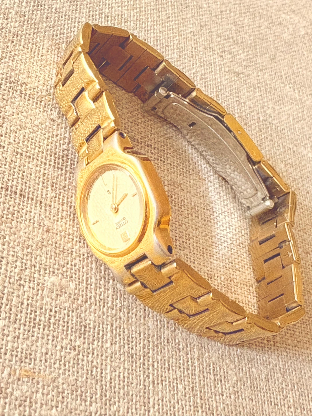 Vintage Citizen Quartz Watch - Gold Tone - photo 3
