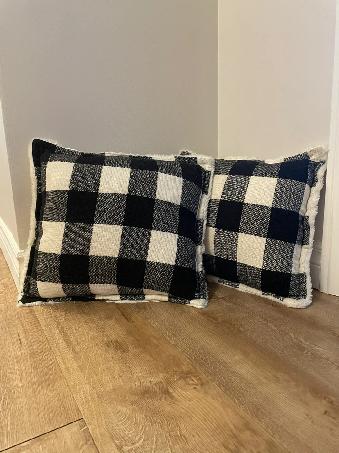Throw Pillows & Blanket - photo 5