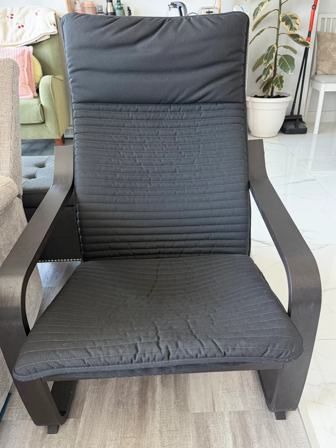 Black Pöang Armchair