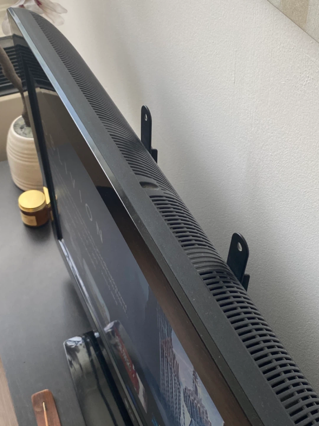 FREE LG 32” Flat Screen TV (Google Chromecast + Remote $40) - photo 3