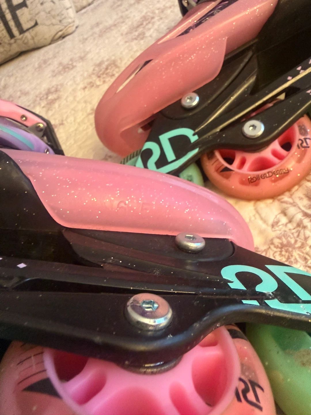Girls' Roller Skates and Pads Set - photo 4
