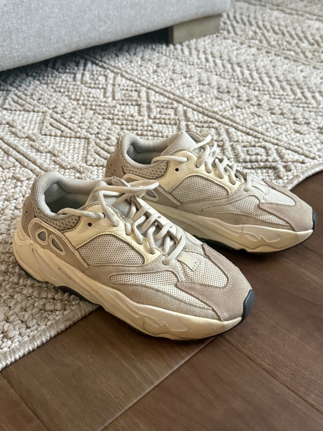 Adidas Yeezy 700
