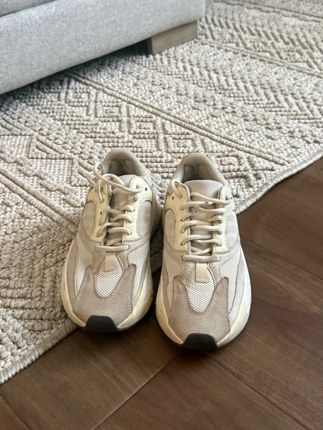 Adidas Yeezy 700 - photo 2