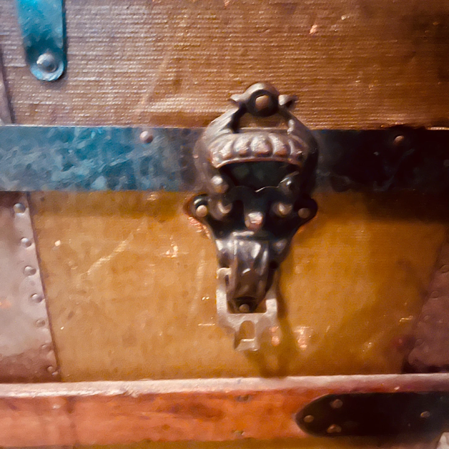 Beautiful Vintage Trunk - photo 5
