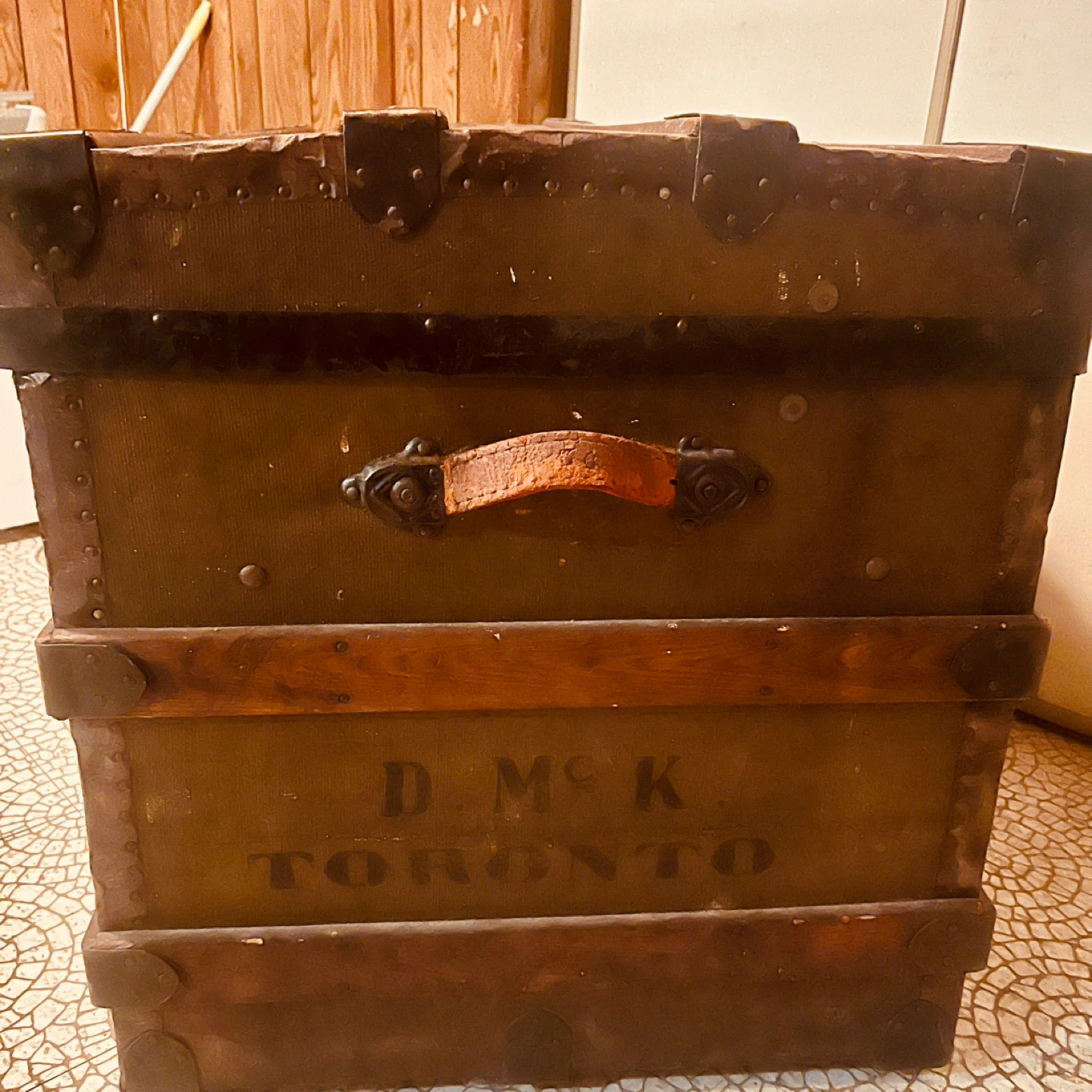 Beautiful Vintage Trunk - photo 3