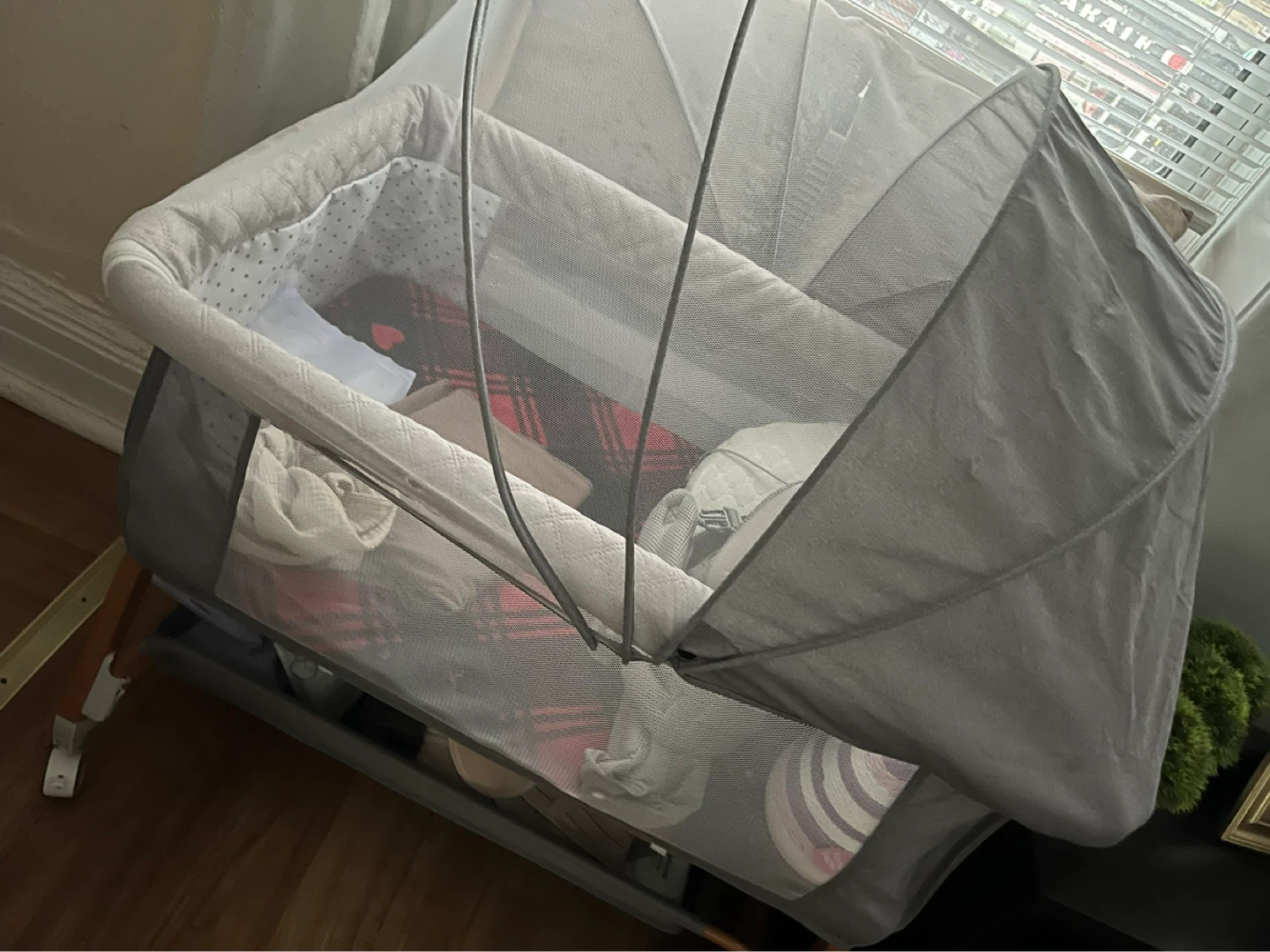 Portable Bassinet with Mosquito Net - photo 2