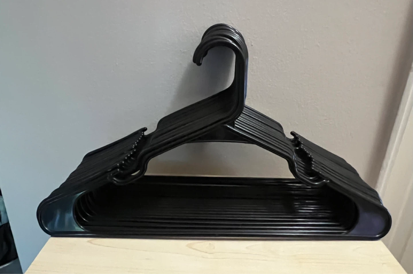 ⚽️ Set of 20 Black Plastic Hangers