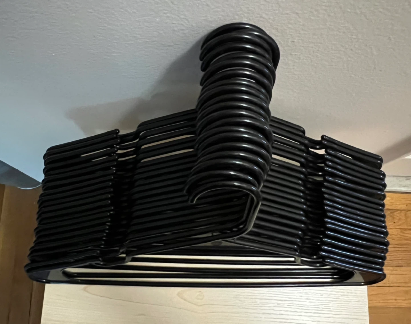 ⚽️ Set of 20 Black Plastic Hangers - photo 2