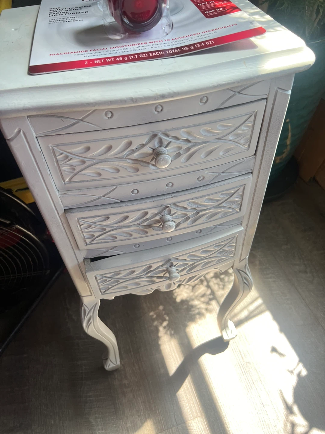 White Carved Wood Nightstand with 4 Drawers ⚽