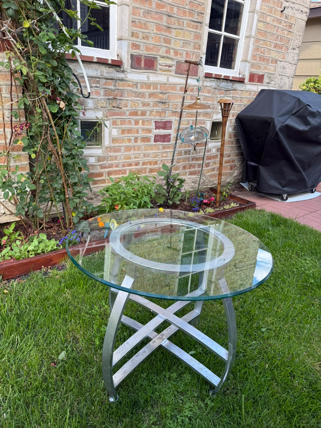 Round Glass Top Accent Table with Metal Base - photo 3