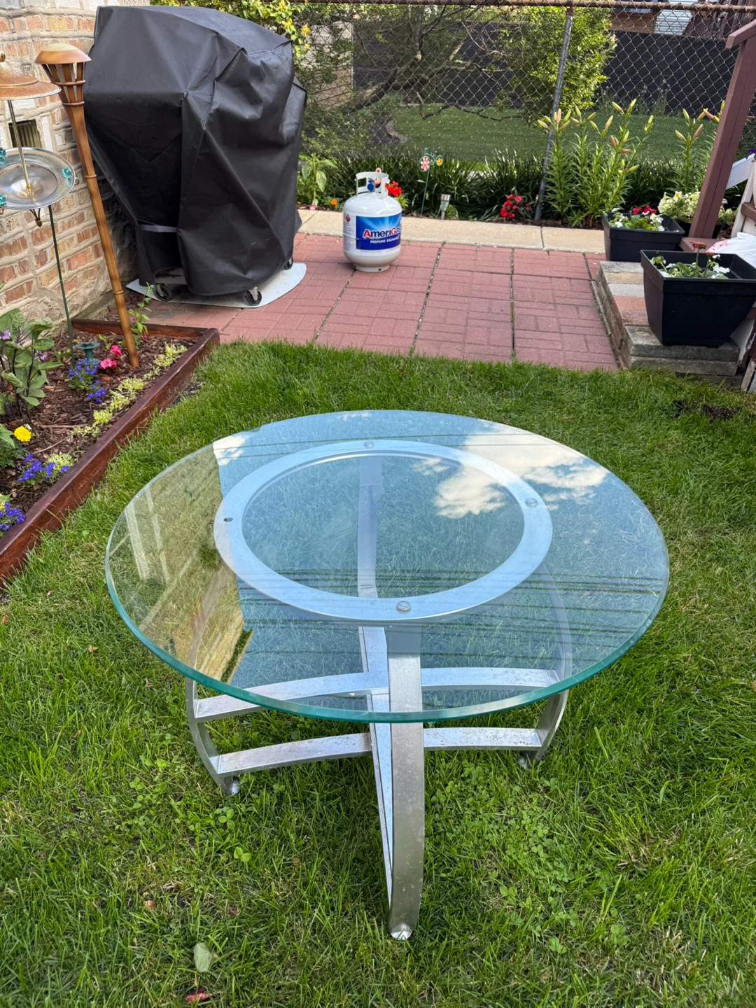 Round Glass Top Accent Table with Metal Base - photo 2