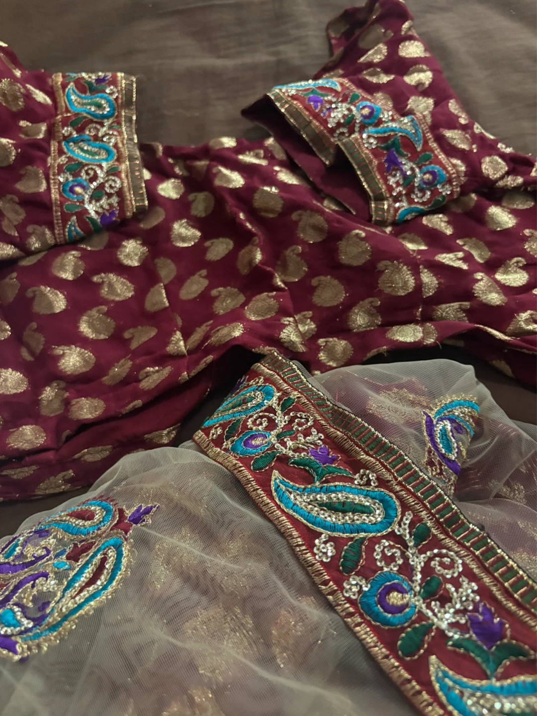 Maroon and Gold Paisley Blouse with Sheer Dupatta - photo 5