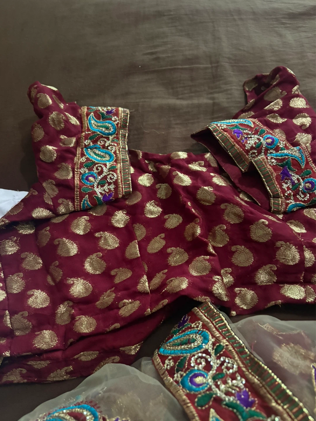 Maroon and Gold Paisley Blouse with Sheer Dupatta - photo 3