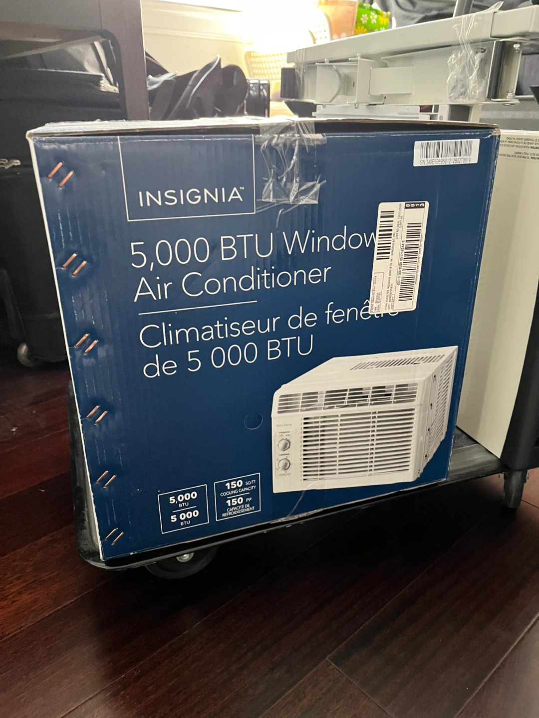 Insignia Window Air Conditioner - Like New + Support Bracket - photo 3