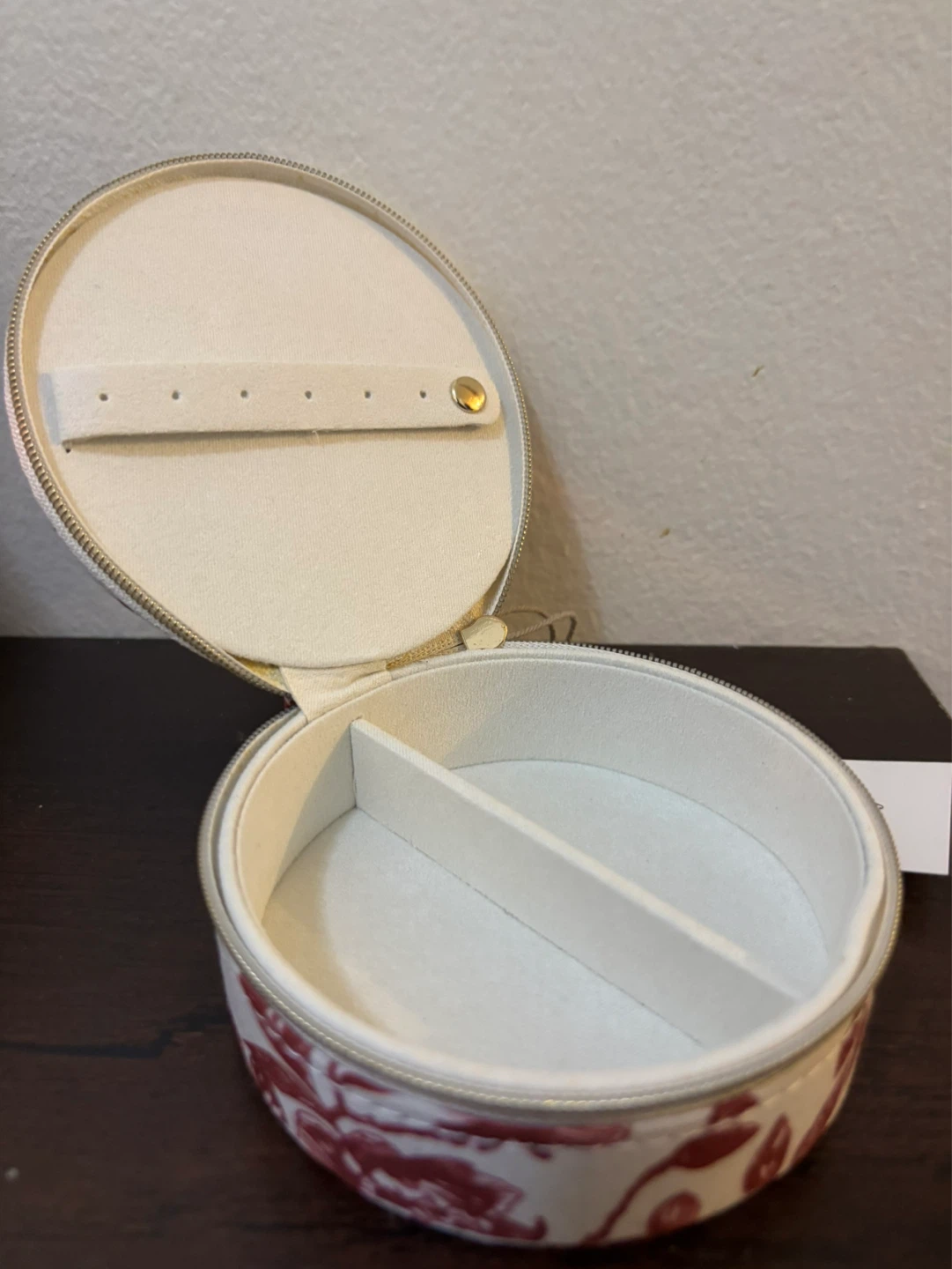 BRAND NEW-Cozy Jewelry Box - photo 2