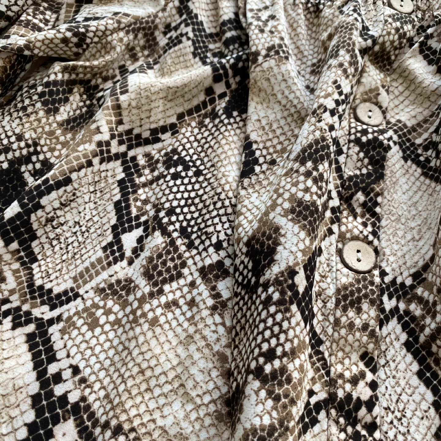 Women's Off-the-Shoulder Snake Print Blouse ⚽️ - photo 5