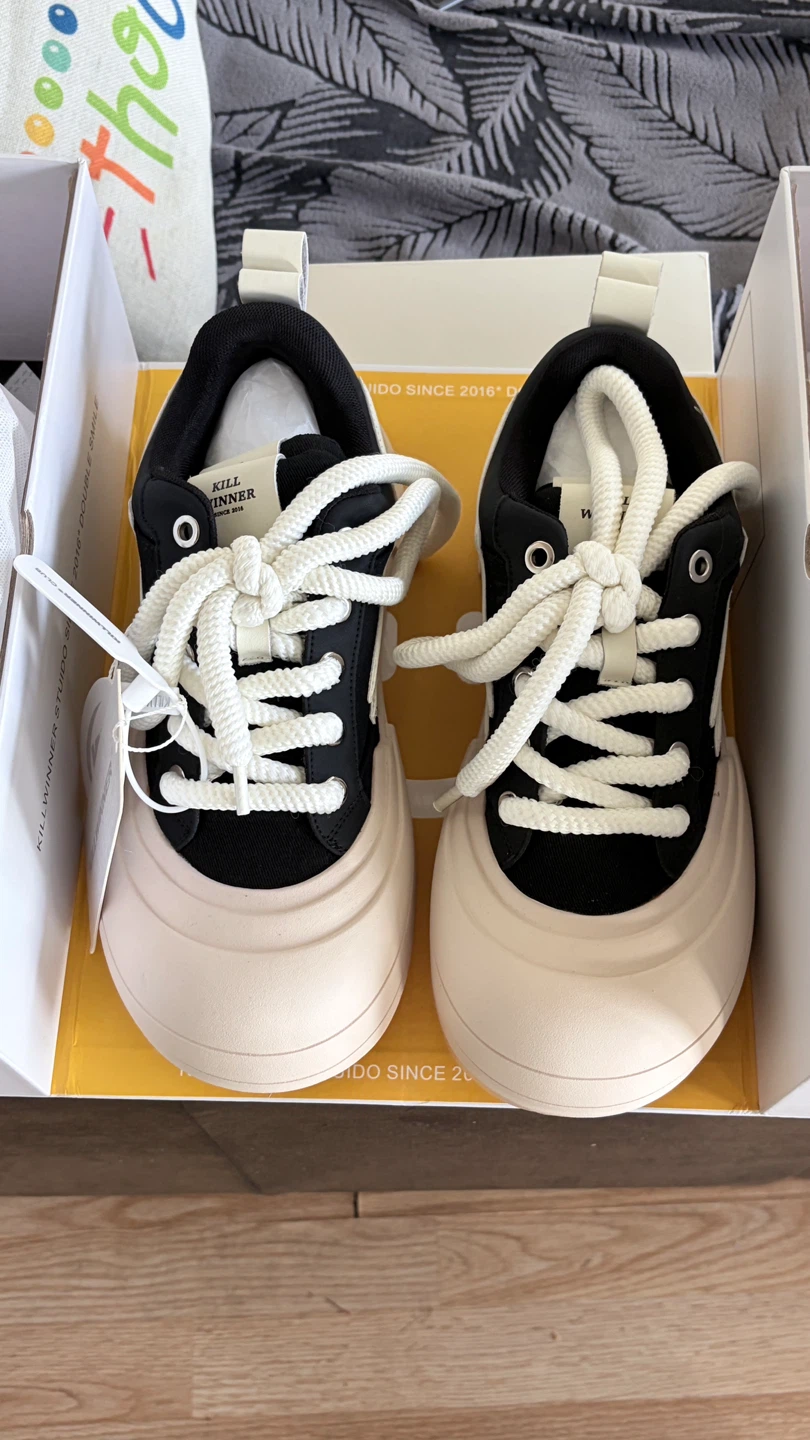 KILLWINNER Black & Cream Lace-Up Sneakers