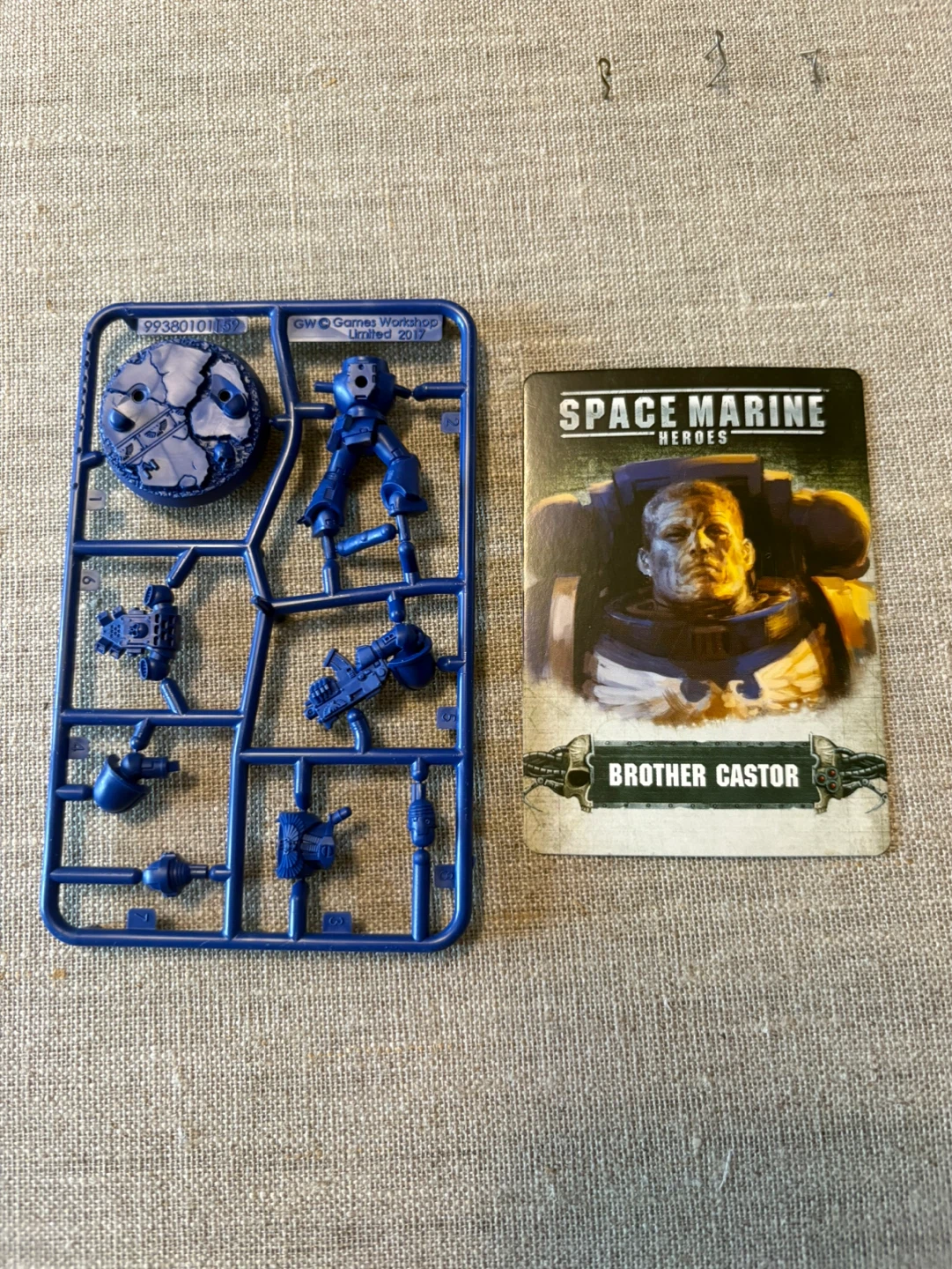 Warhammer Space Marine Heroes Brother Castor Miniature - photo 2