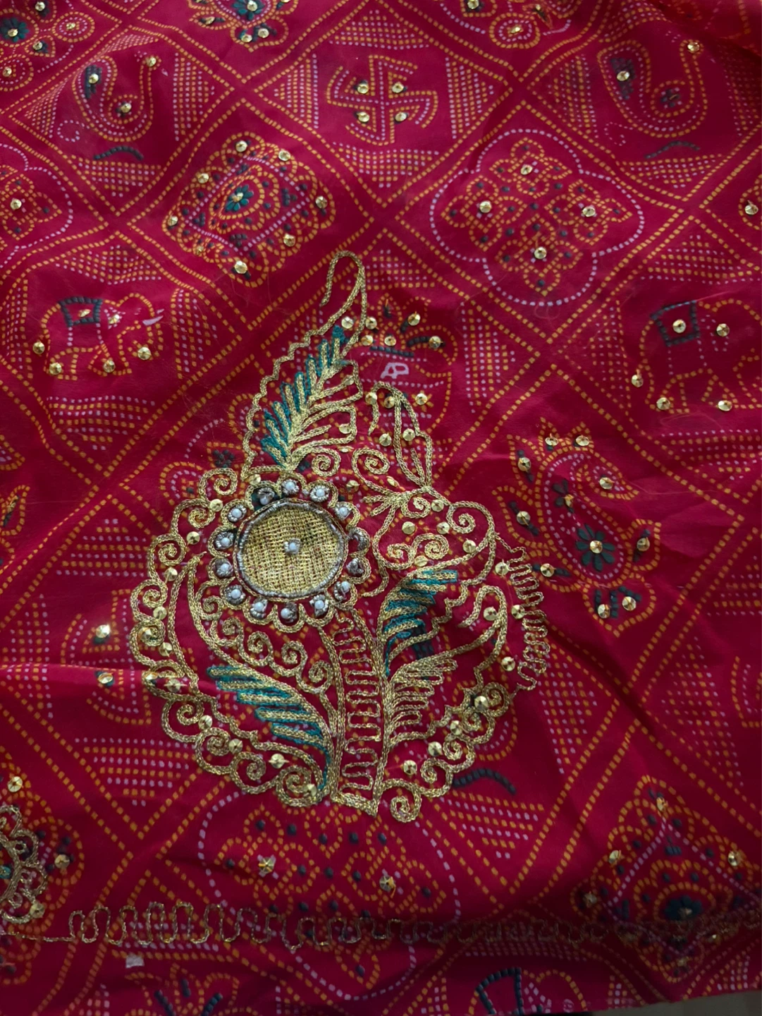 Red saree with Intricate Gold Embroidery and Beading - photo 3