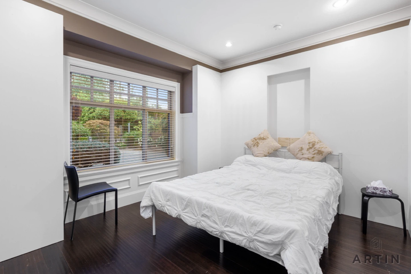 Brand New Metal Queen Bedframe with mattress - photo 3
