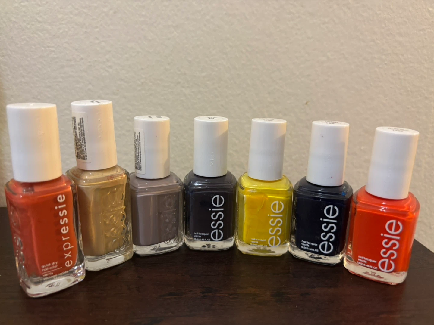 NEW-LOT of 7 Essie Nail Polish Collection