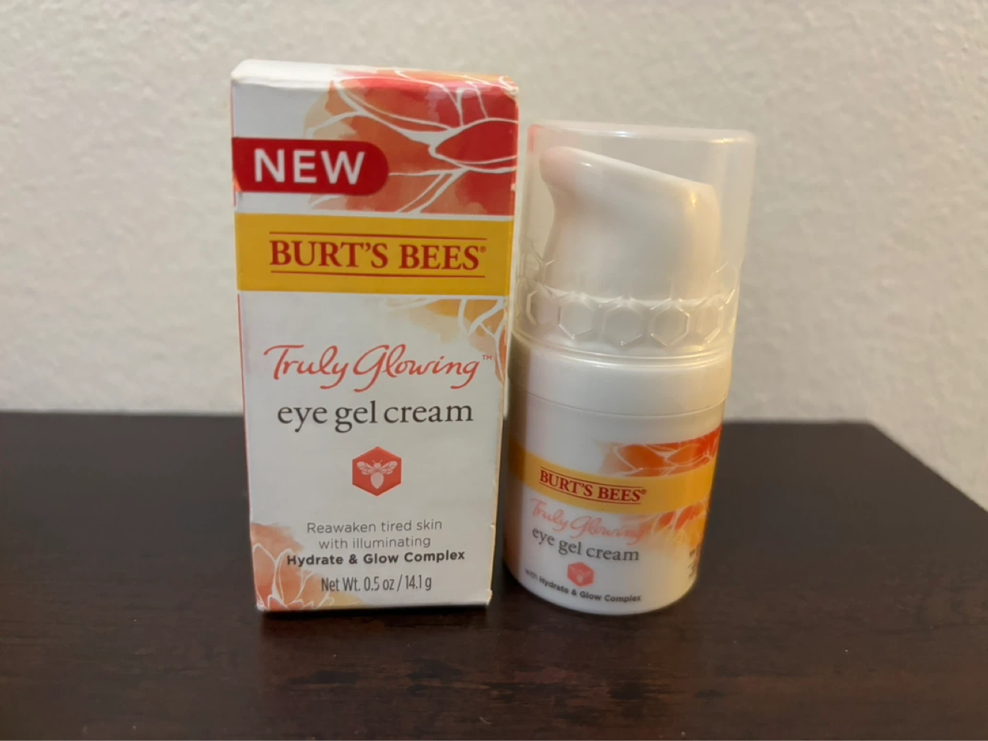 NEW-Burt's Bees Truly Glowing Eye Gel Cream