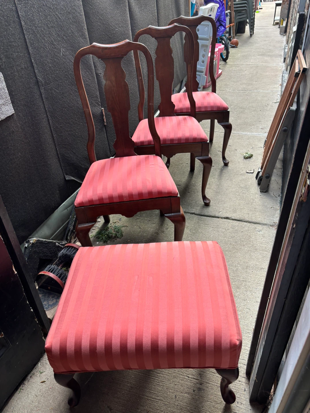 Vintage Upholstered Accent Chair / Ottoman - photo 4