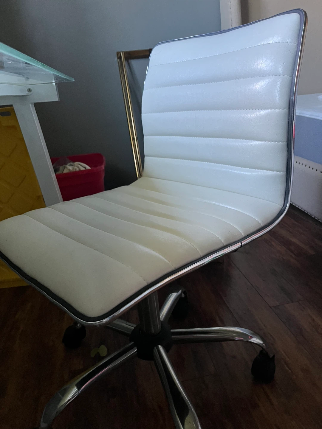 White and Glass Desk with Swivel Chair - photo 4