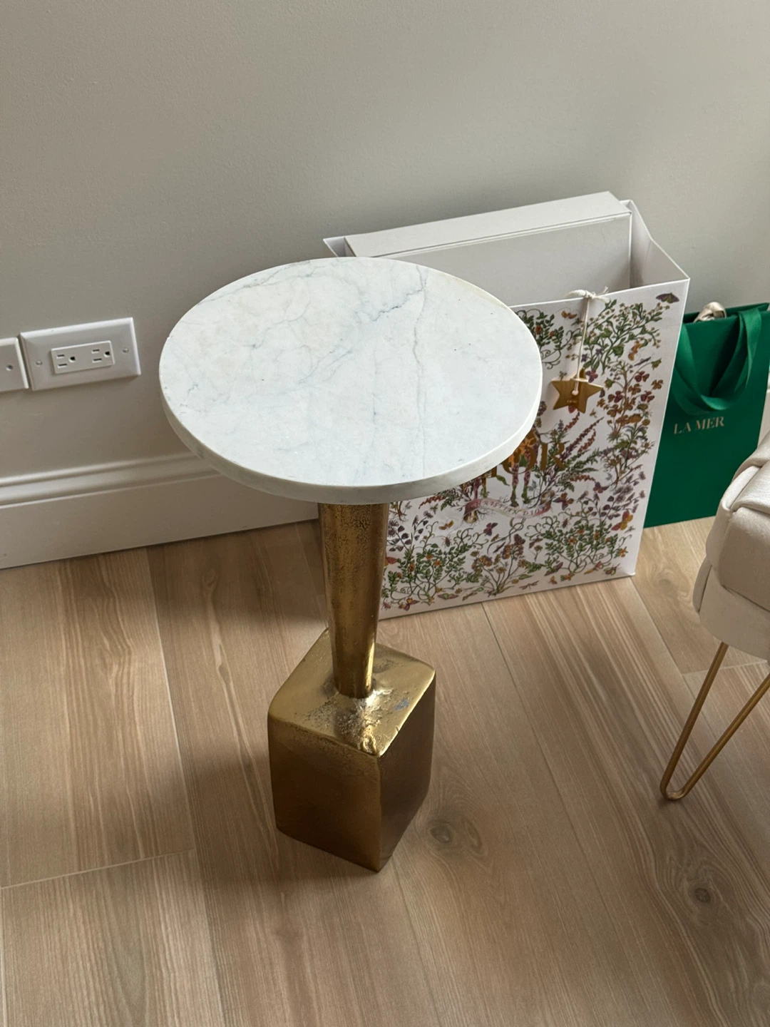 Luxurious White Marble Side Table - photo 2