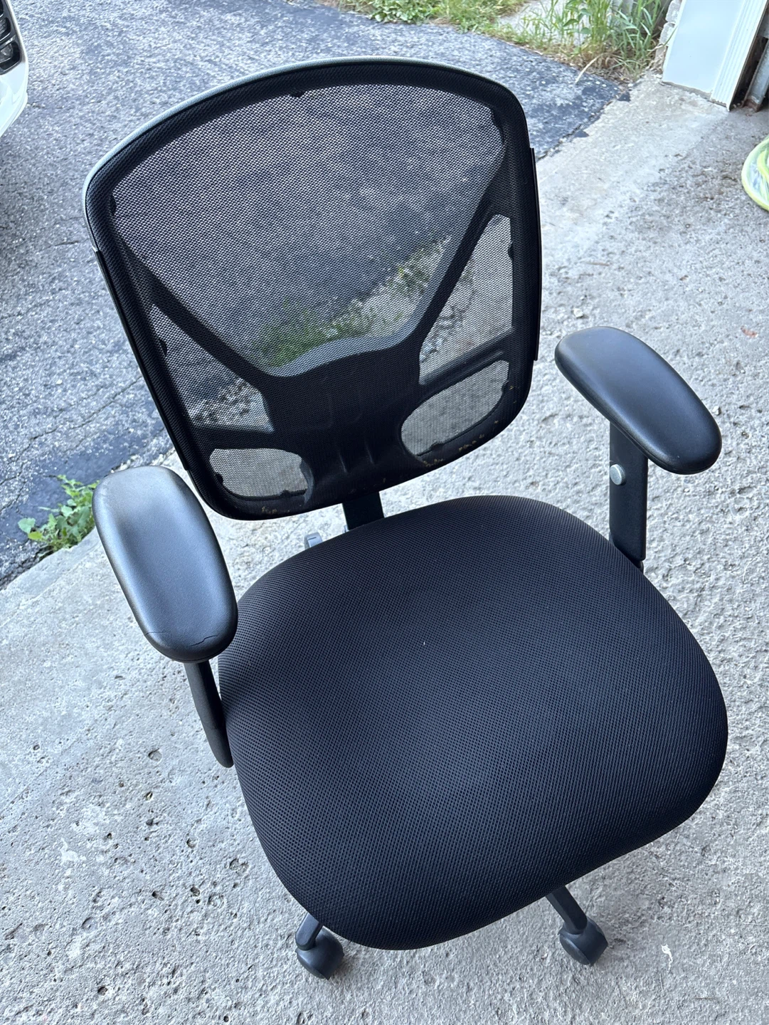 Black Mesh Back Office Chair with Padded Seat