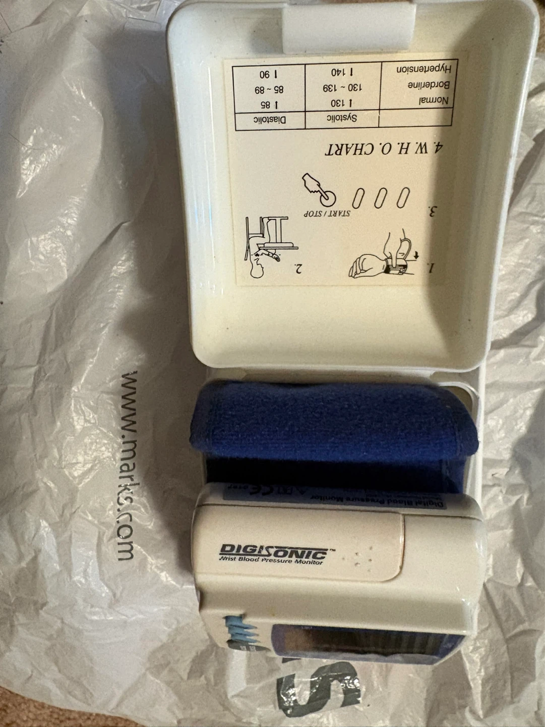 Digis ​​o​​n​i​​c Wrist Blood Pressure Monitor - photo 2