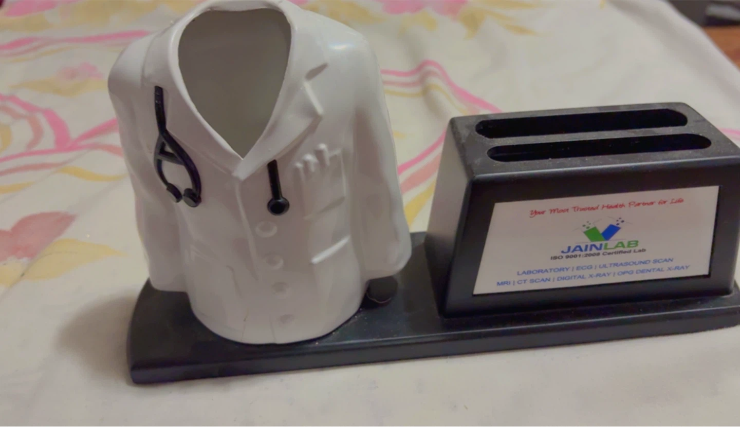 ⚽ Doctor's Coat Pen Holder with Stethoscope Accent - photo 2
