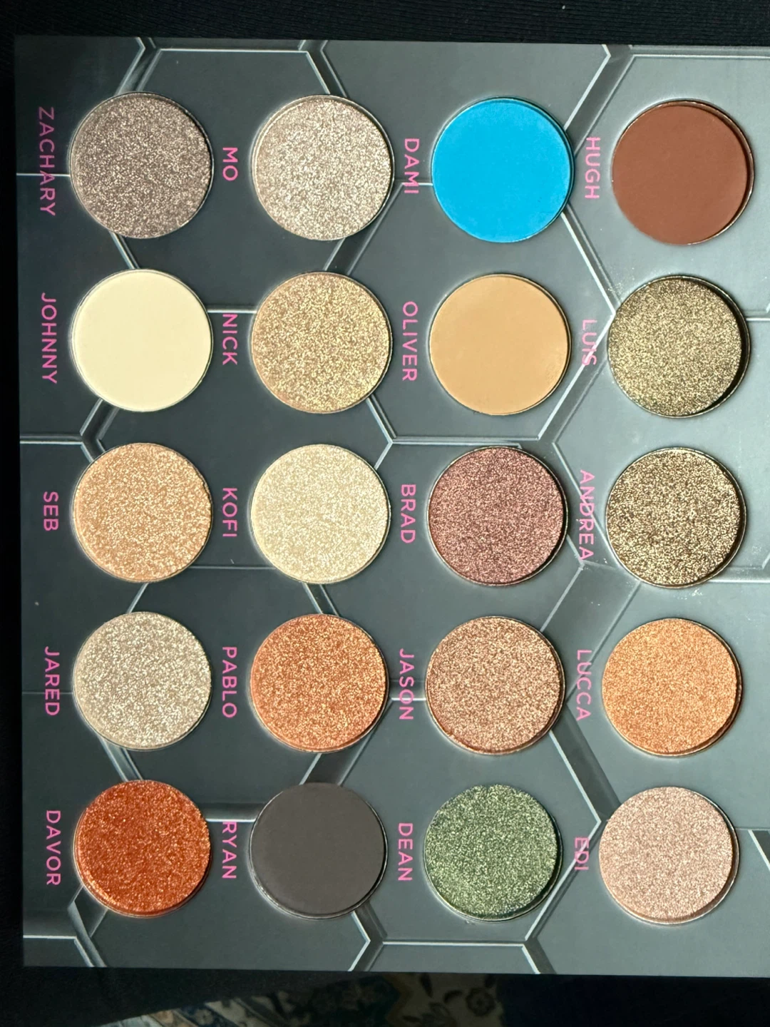 Barbarella Eyeshadow Palette + free items