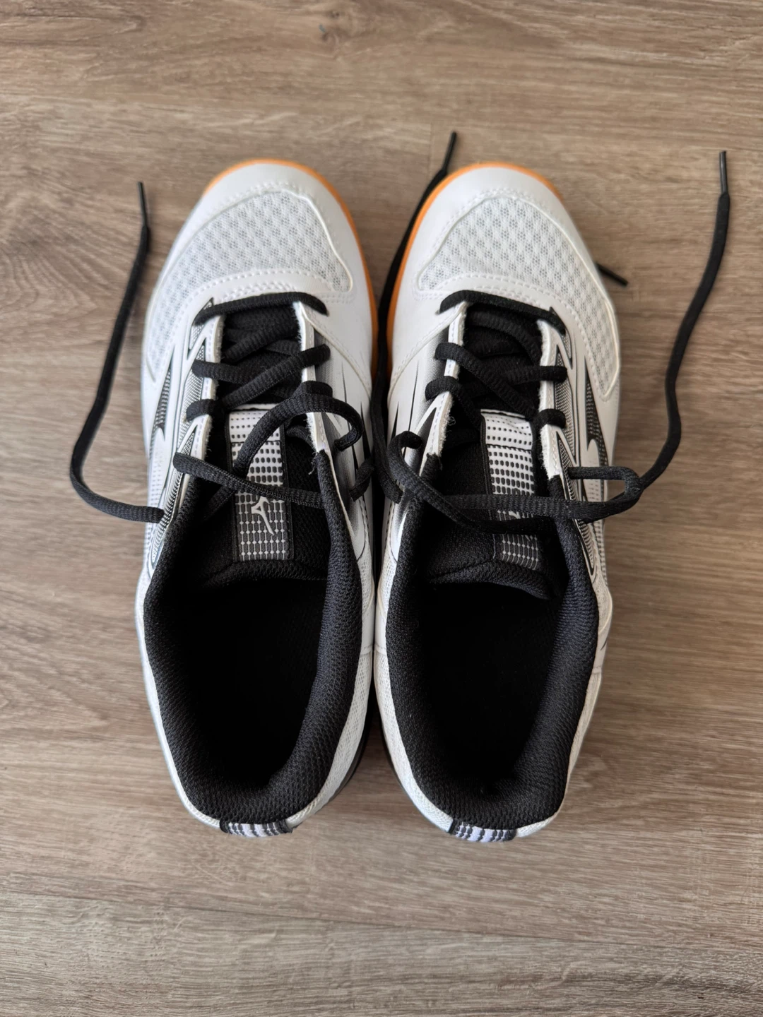 Women badminton shoes