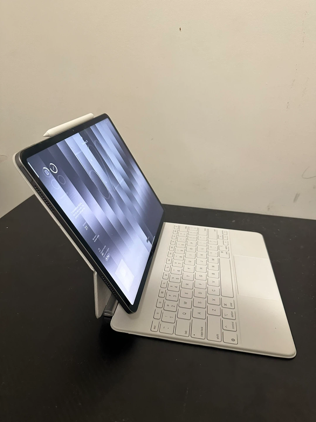 Apple iPad Air with Apple Pencil and Magic keyboard - photo 2