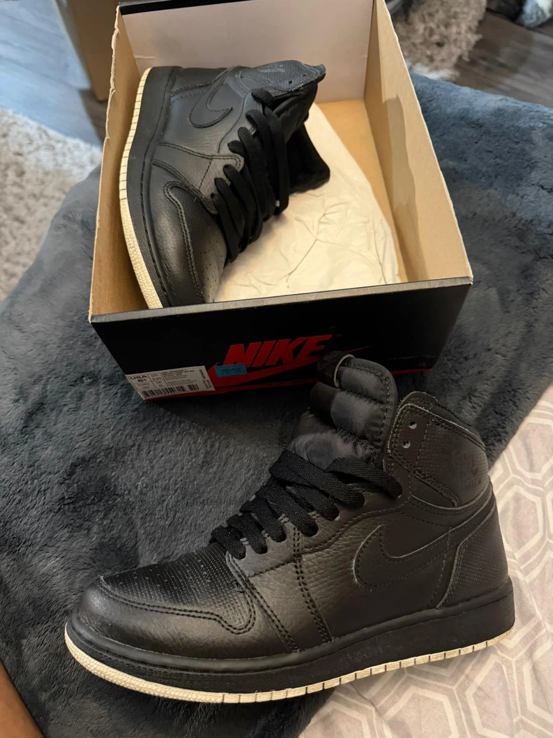 ⚽ Nike Air Jordan 1 High Black Sneakers