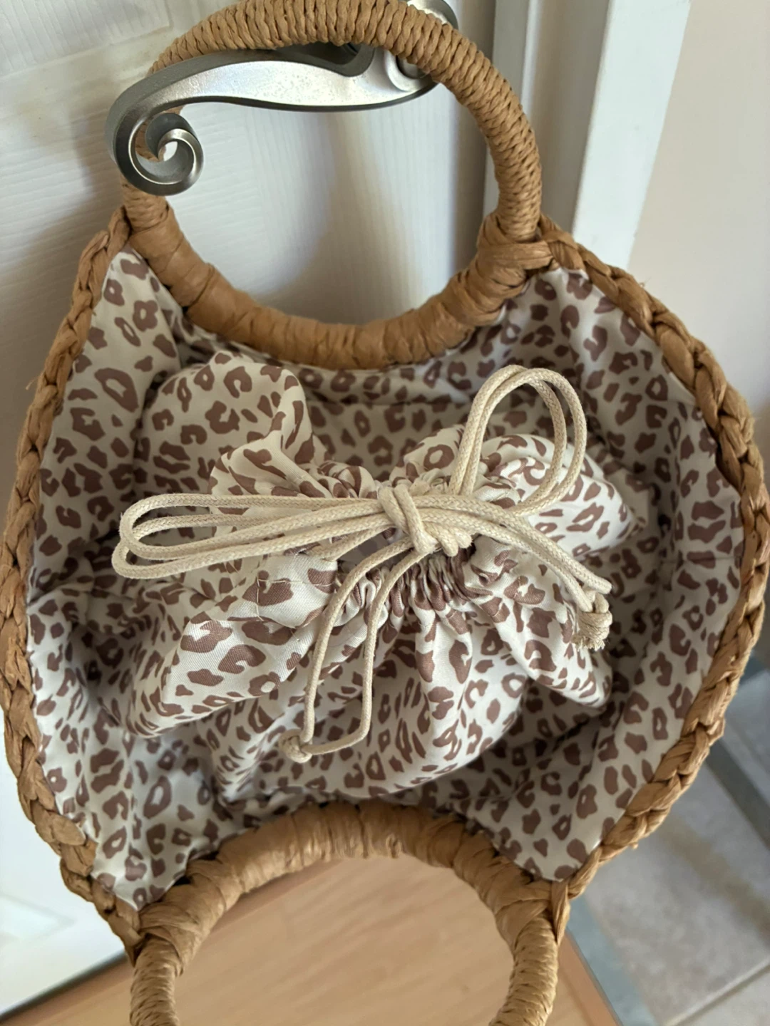 Justfab-soft paper Straw Tote Bag with Leopard Print Lining - photo 2