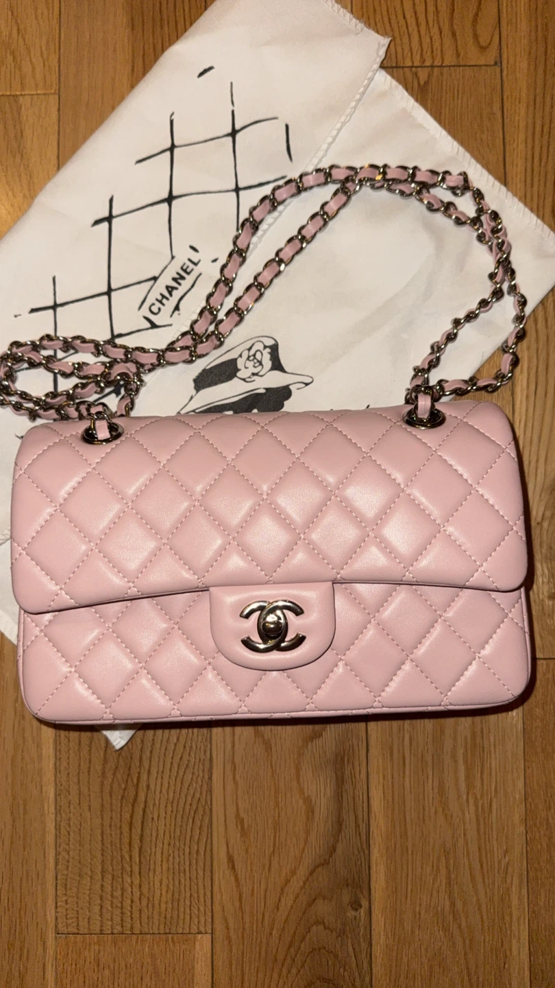 Chanel Classic Flap Bag - photo 2
