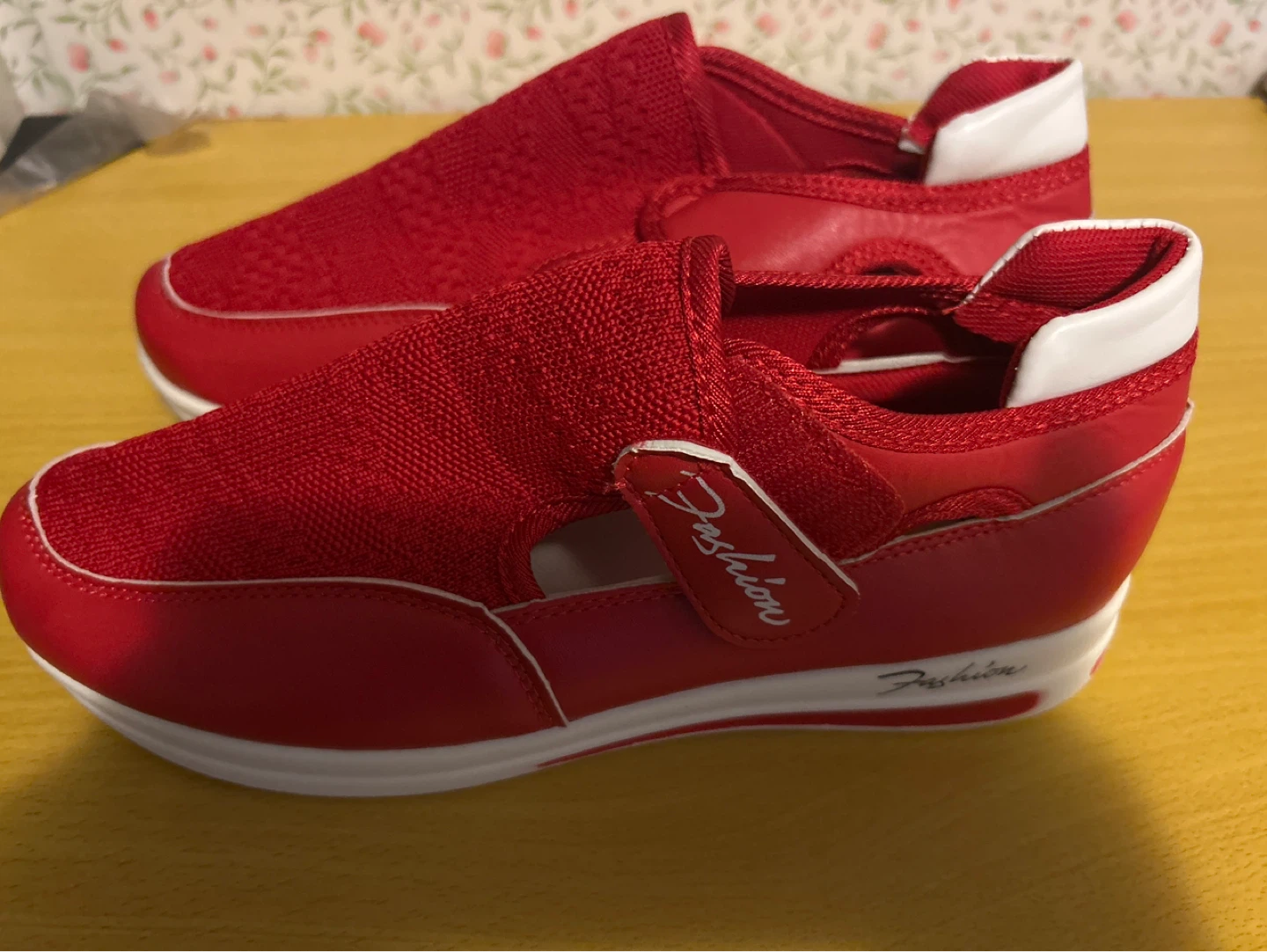 Red "Fashion" Slip-on Shoes Size 40 ⚽