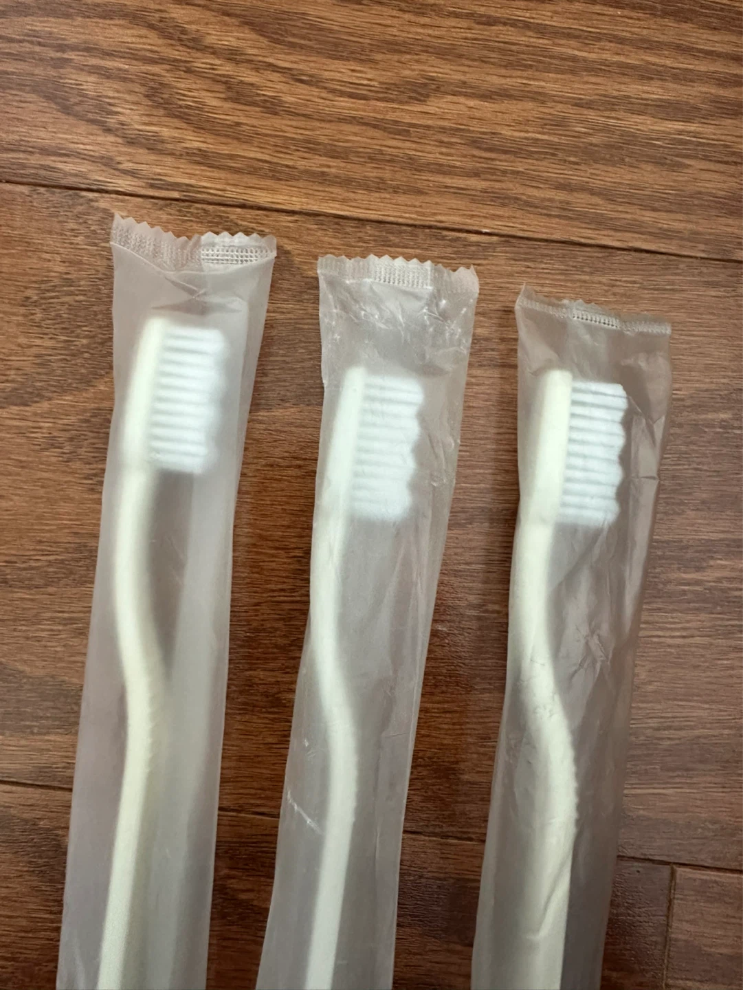 ⚽️ 🆕 3 Individually Wrapped Toothbrushes - photo 2