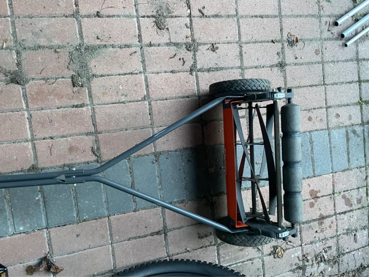 Electrolux Flymo SH400 Hand Mower - photo 3