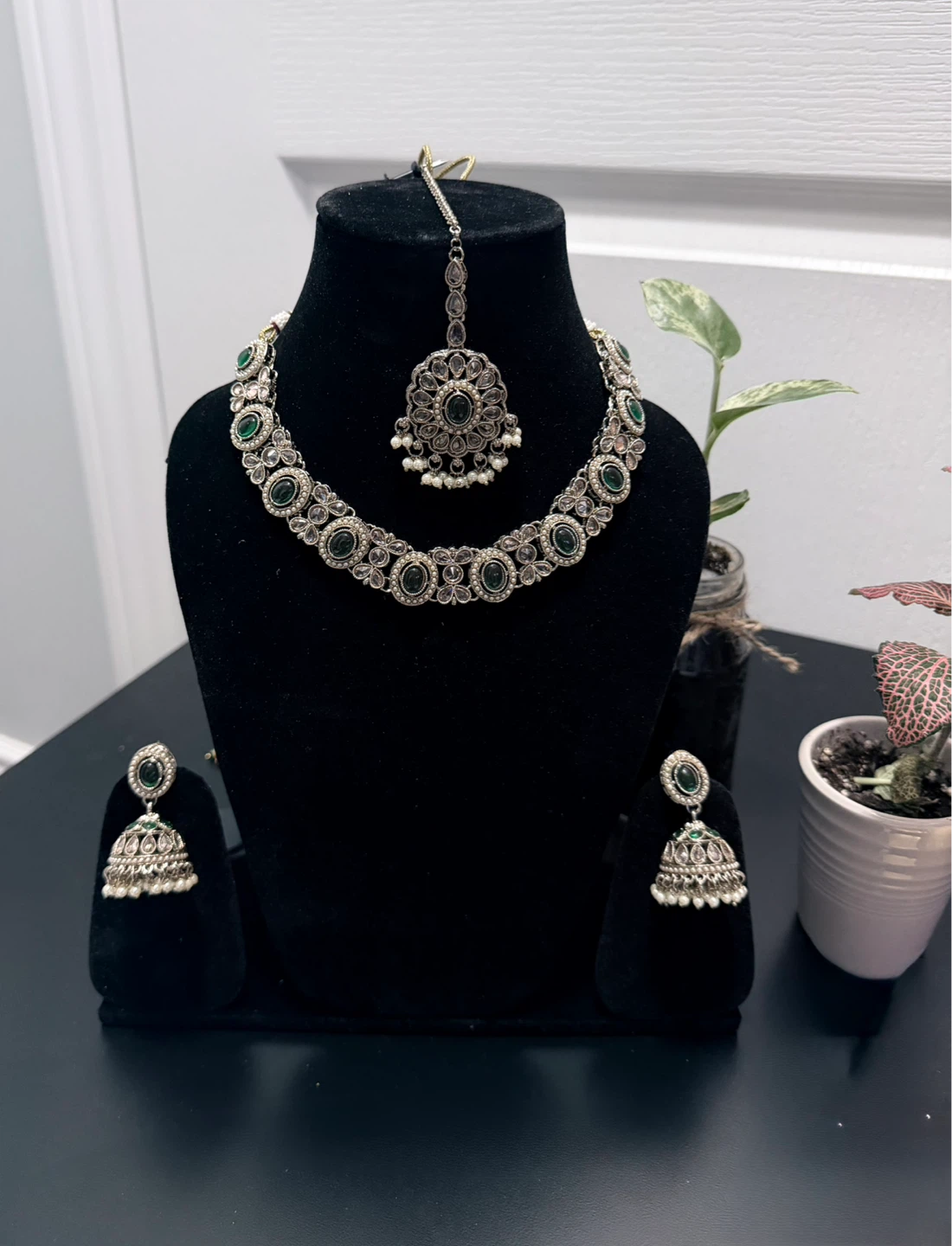 Jewellery Set with Necklace and Earrings