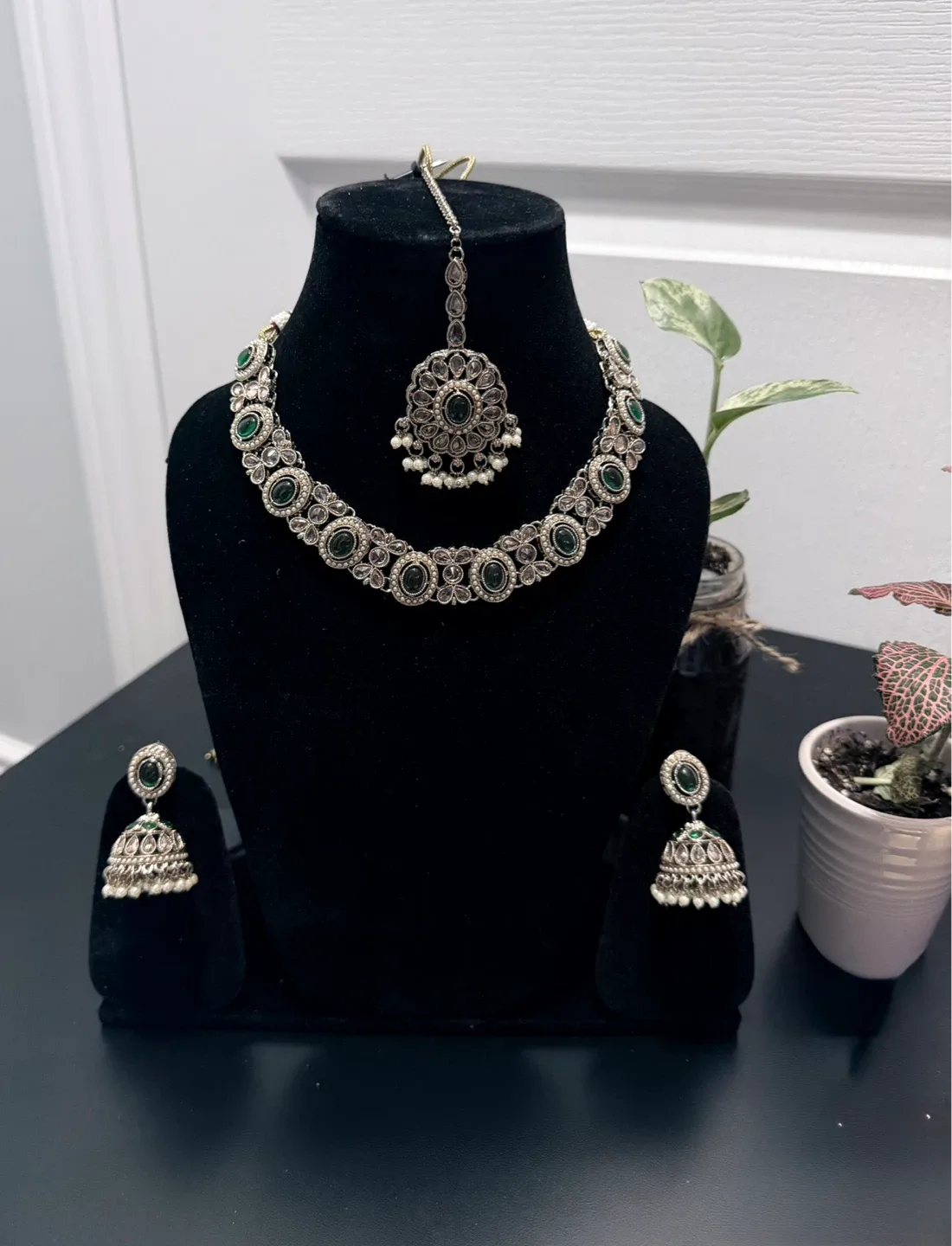Jewellery Set with Necklace and Earrings