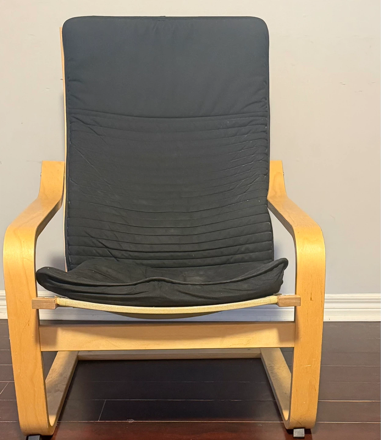 Black Pöang Lounge Chair