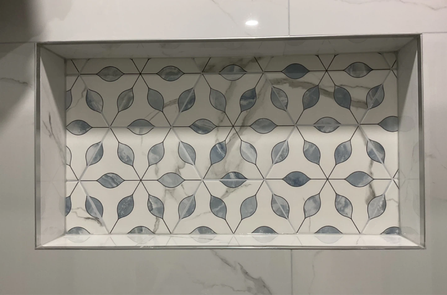 11 Tiles Backsplash Wall Floor: MOLOVO Hexagon Matte Porcelain - photo 2
