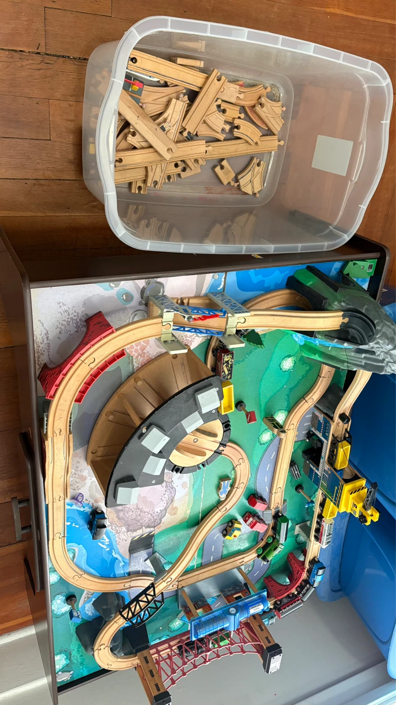 Train set plus table