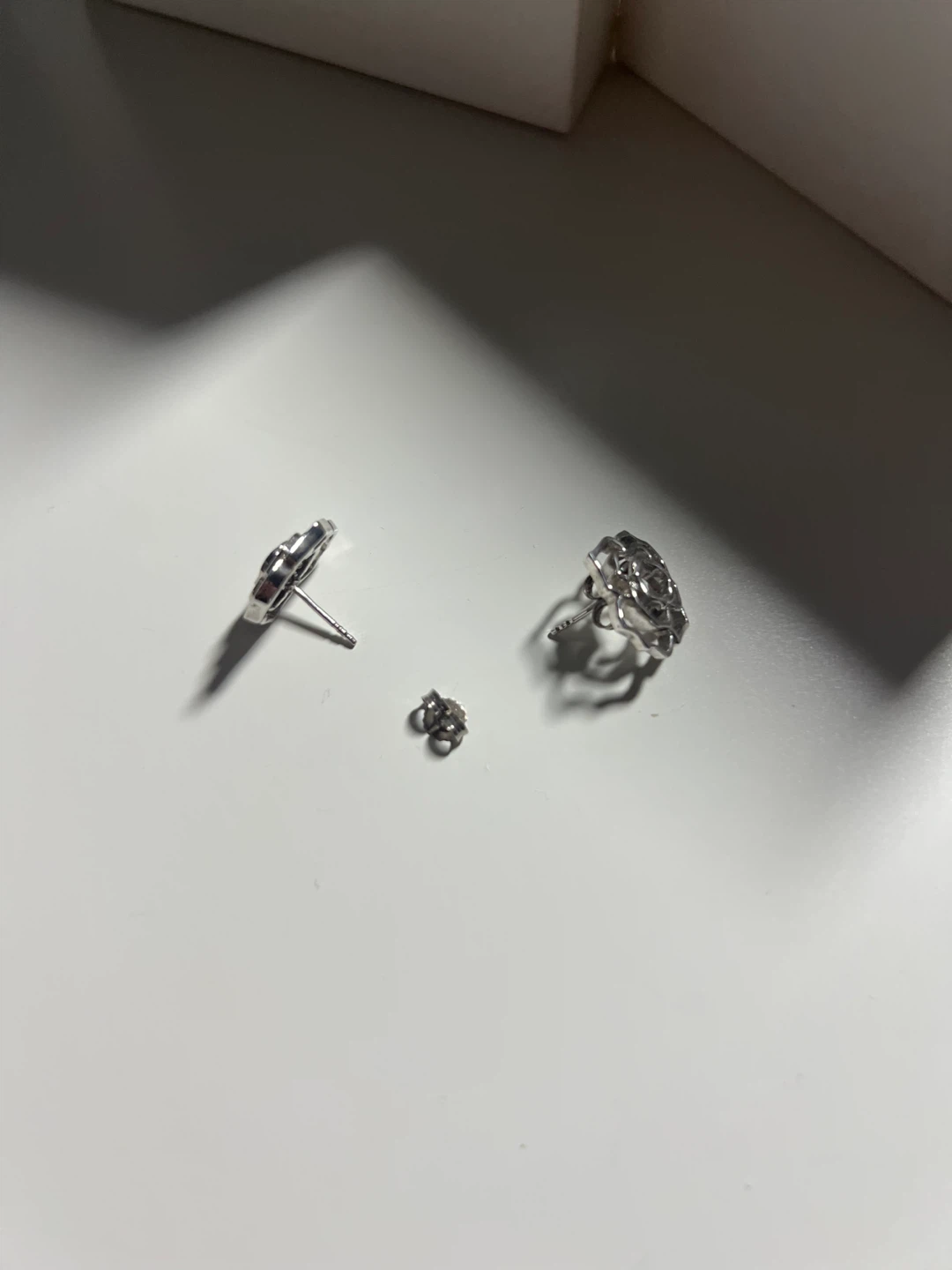 FREE diamond earring with Michael Kors Chronograph Watch - photo 4